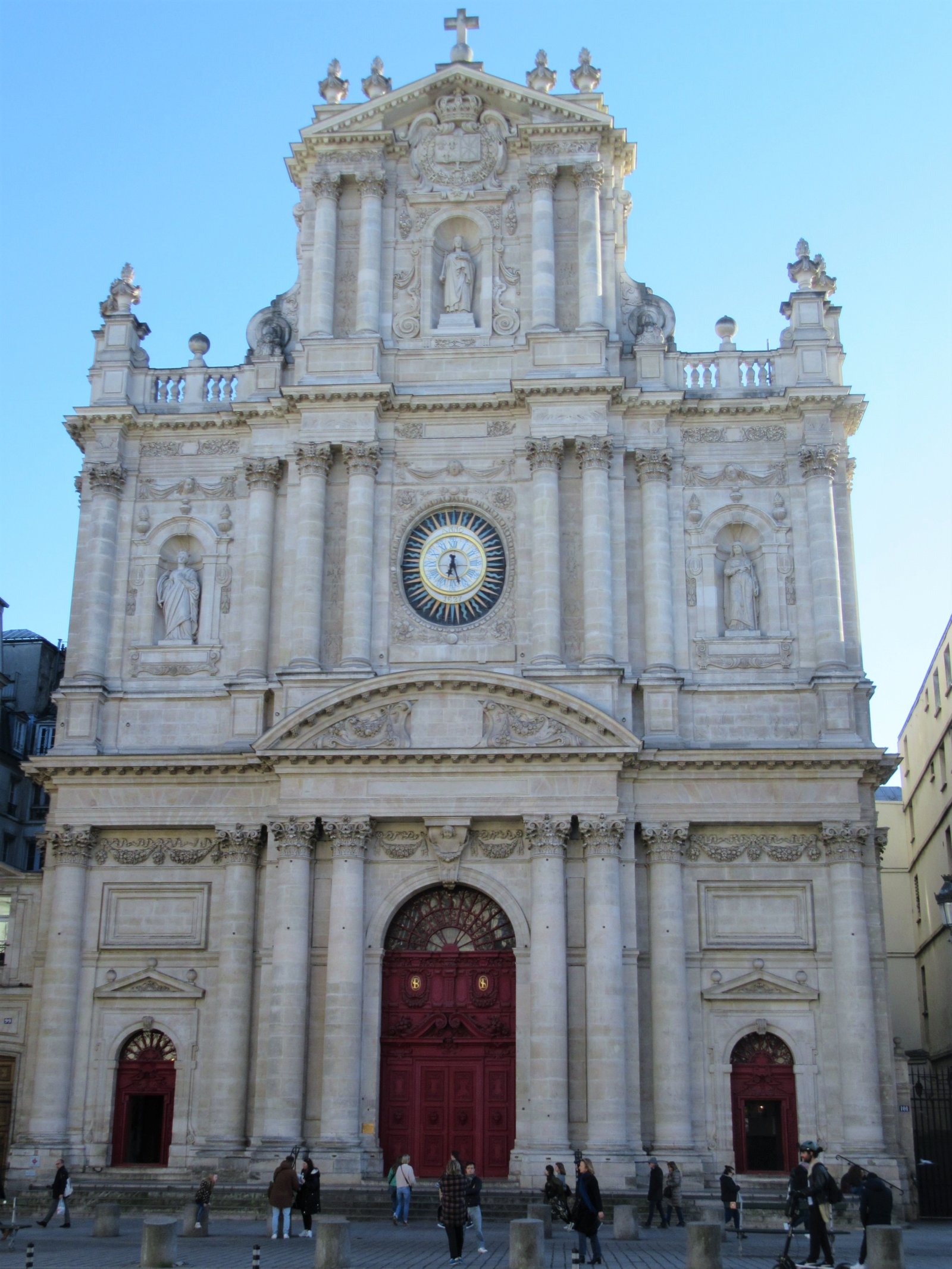 San Pablo Saint-Louis - Paris | Secret World Trip Planner