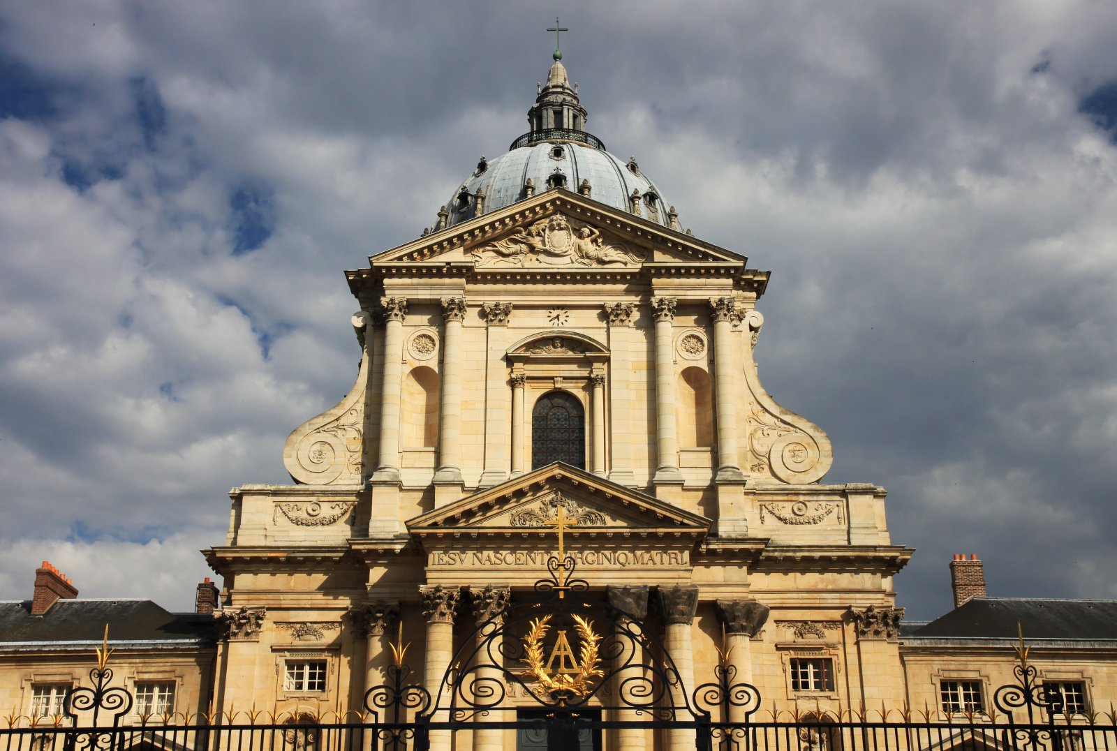 Val-de-Grâce een prachtige kerk - Paris | Secret World Trip Planner