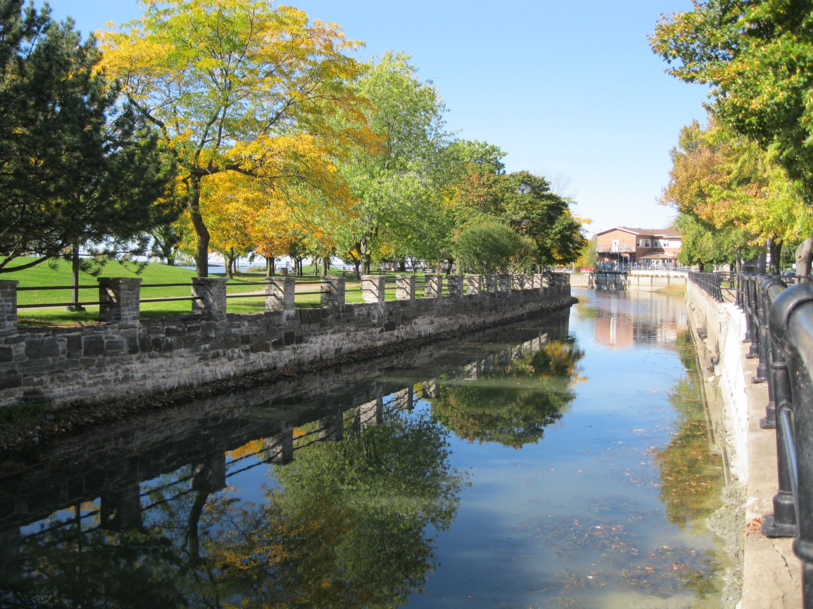 Het Lachine kanaal door het eiland Montreal - Montréal | Secret World Trip Planner