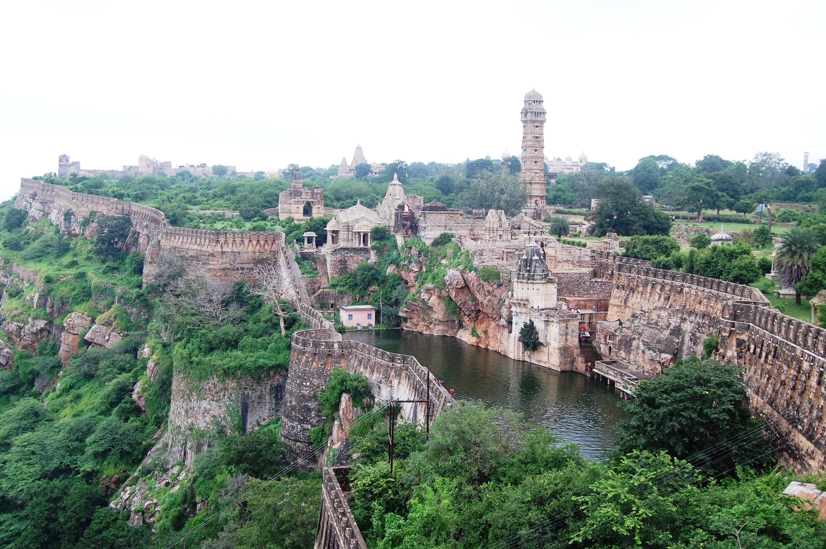 Benteng Chittorgarh the largest Fort of India - Chittorgarh | Secret World Trip Planner