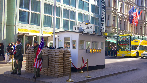 Checkpoint Charlie dan Tembok Berlin - Berlin | Secret World Trip Planner