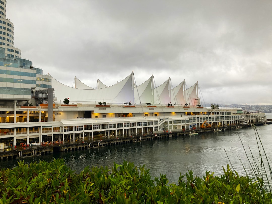 El Canada Place es un emblemático centro de convenciones - Vancouver | Secret World Trip Planner