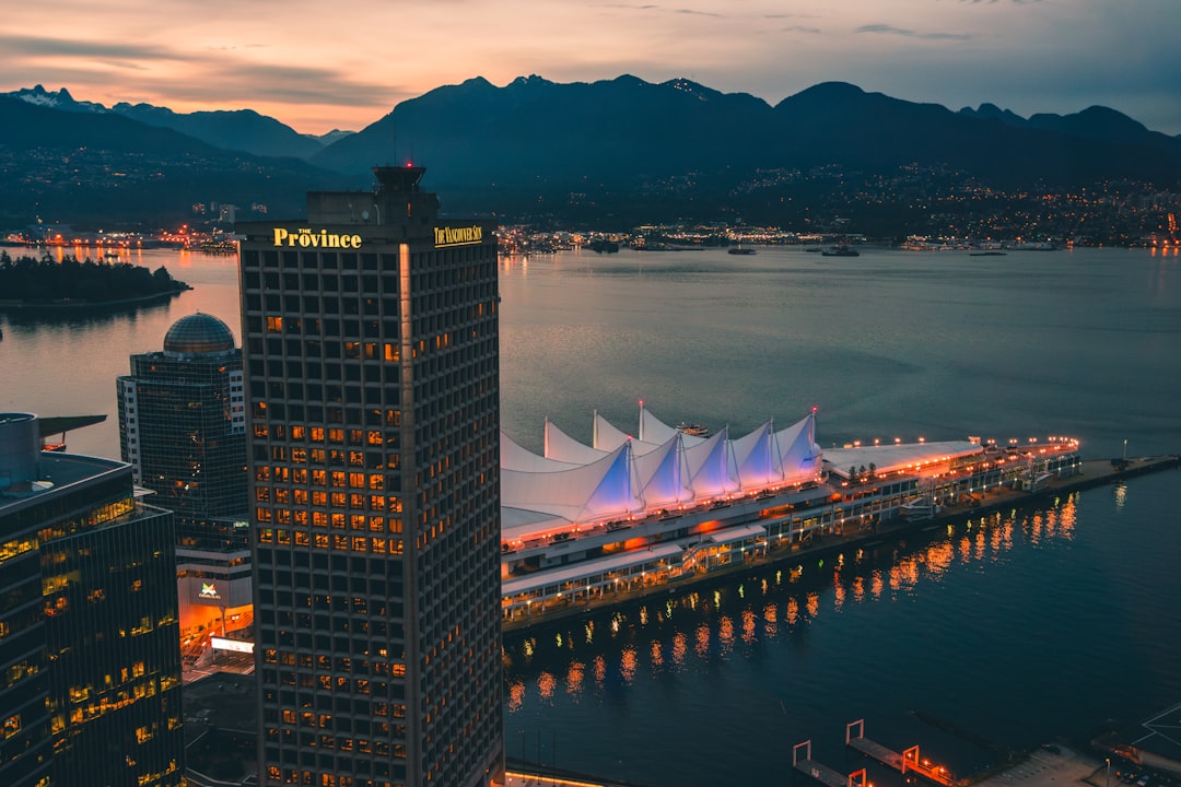 El Canada Place es un emblemático centro de convenciones - Vancouver | Secret World Trip Planner