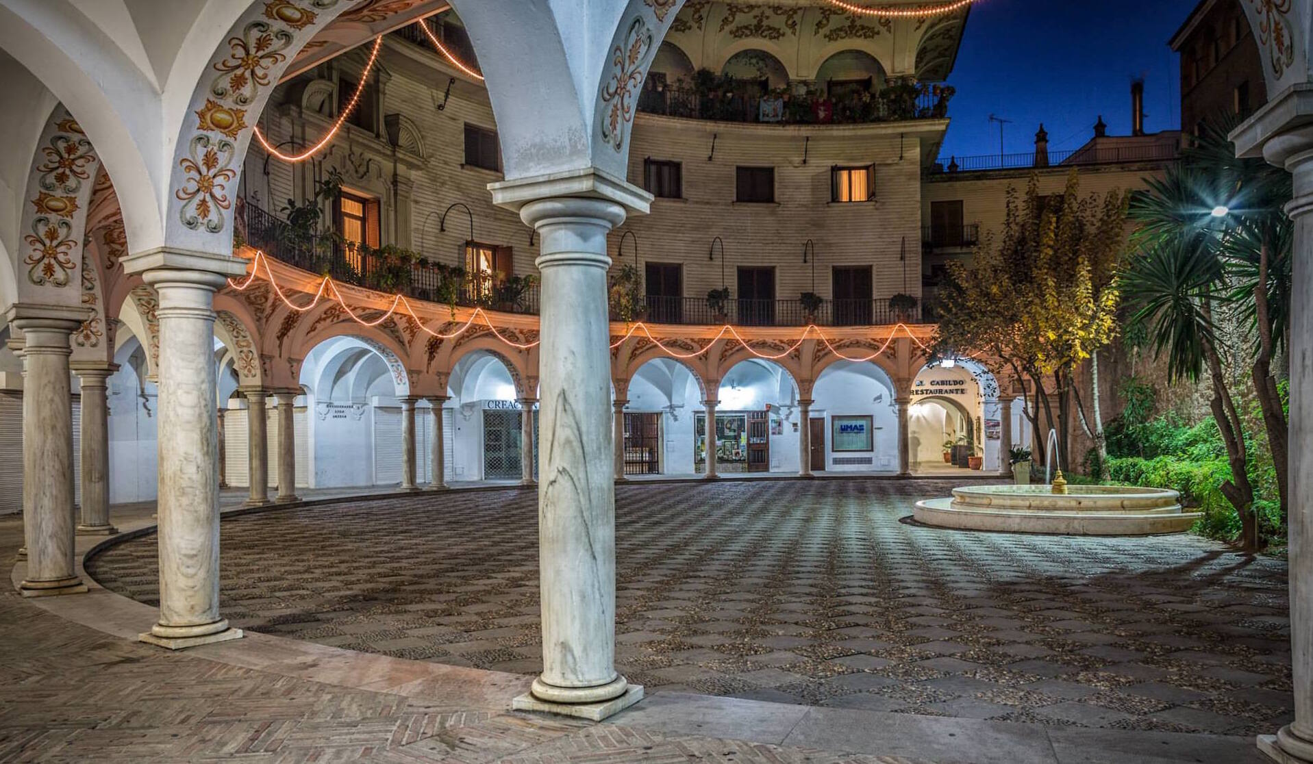 Plaza del Cabildo - Lugar de topo em Sevilha - Sevilla | Secret World Trip Planner