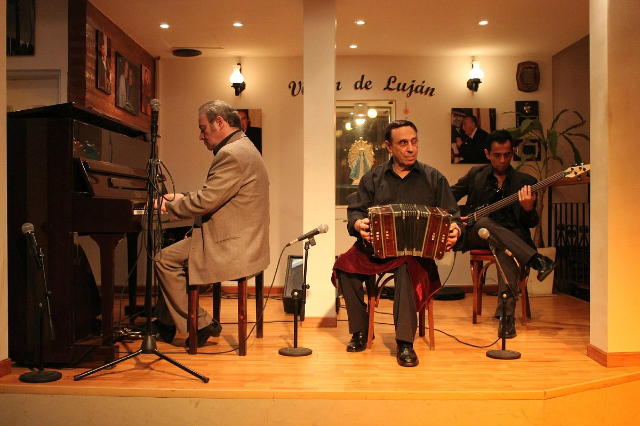 LA CUMPARSITA डिनर आणि टँगो शो. - Montevideo | Secret World Trip Planner