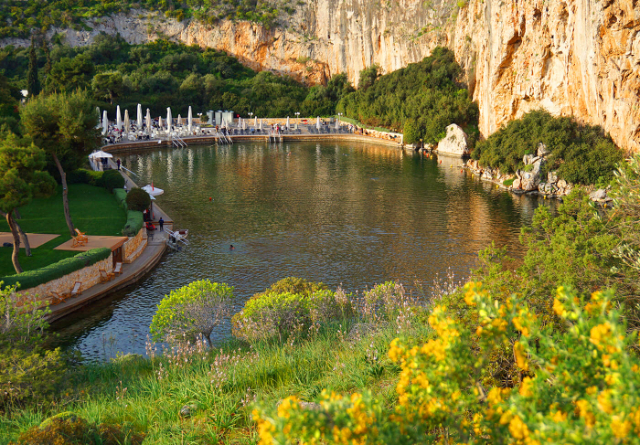 Lago di Vouliagmeni - Lake Vouliagmeni | Secret World Trip Planner