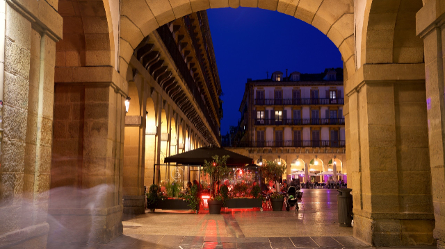 Praça da Constituição - Donostia | Secret World Trip Planner
