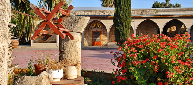 Monasterio de San Nicolás de los Gatos - Akrotiri | Secret World Trip Planner
