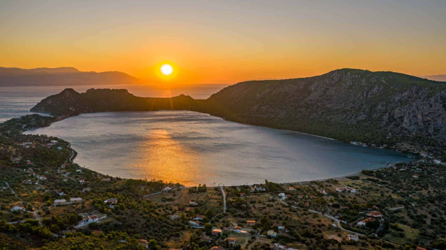 Езерото Ираиу - Loutraki | Secret World Trip Planner