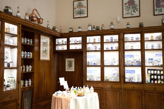 Antica Farmacia Erboristica Sant'Anna - Genova | Secret World Trip Planner