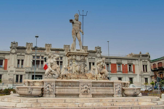 Fontana del Nettuno - Fontana di Nettuno | Secret World Trip Planner