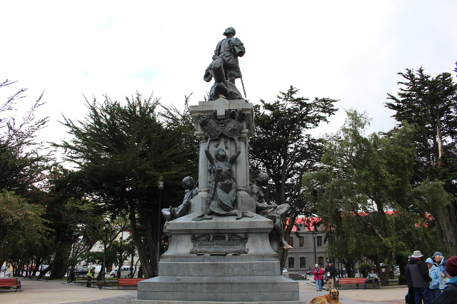 Monumento al navigatore Ferdinando Magellano — Punta Arenas