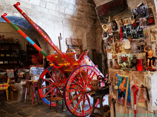 Rosso Cinabro -Bottega d'Arte - Ragusa | Secret World Trip Planner