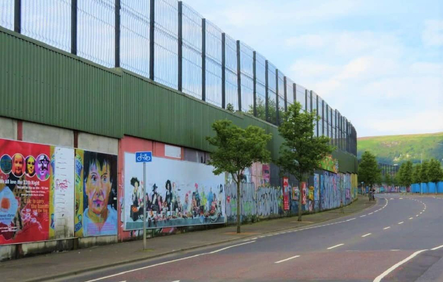 He Mural tinchlik chizig'i - Monterusciello | Secret World Trip Planner