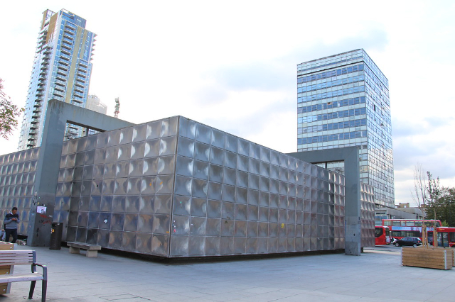 Il Monumento a Michael Faraday - Elephant and Castle | Secret World Trip Planner