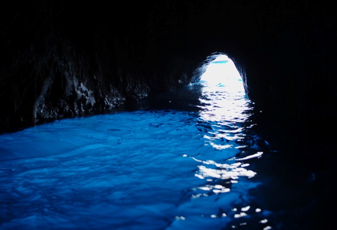 Ano ang kahulugan ng inampalan? - Grotta Azzurra | Secret World Trip Planner