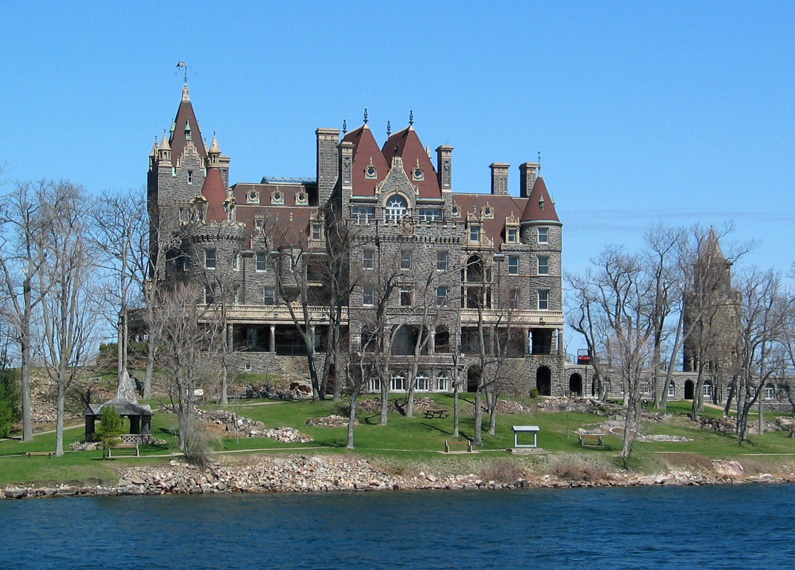 Isla corazón | Castillo Boldt, un monumento de amor - Alexandria Bay | Secret World Trip Planner