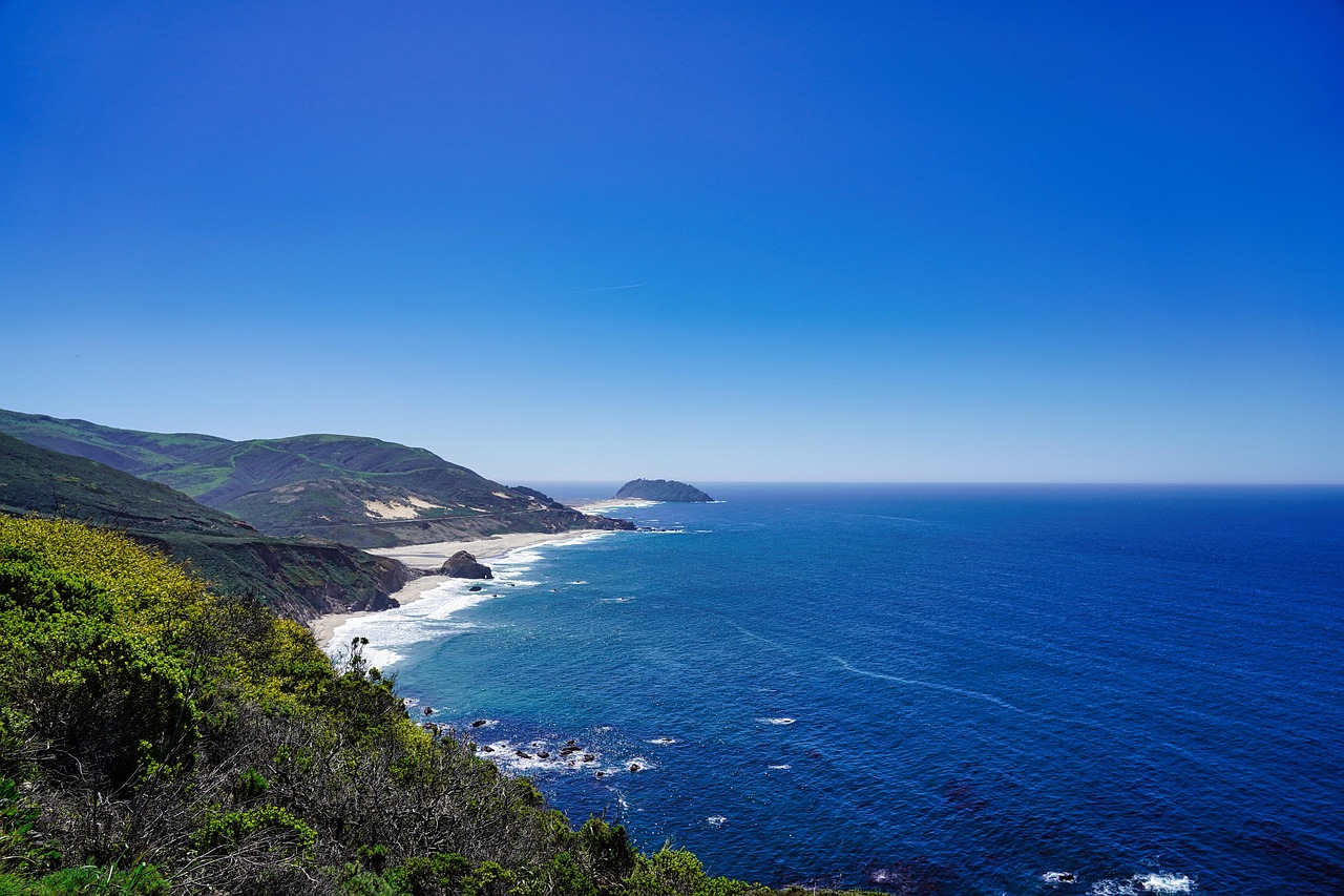 California | McWay Falls on the coast of Big Sur - Big Sur | Secret World Trip Planner