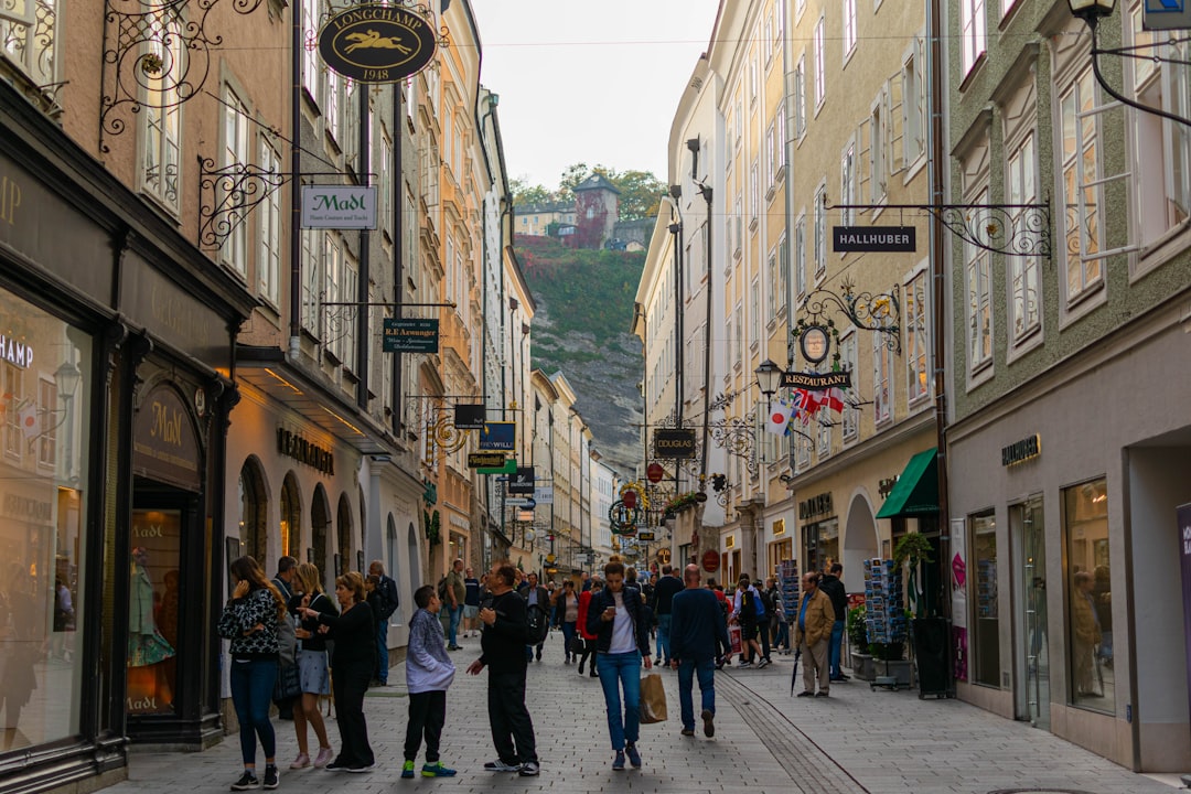 Getreidegasse, el bullicioso corazón de la Ciudad Vieja de Salzburgo - Salzburg | Secret World Trip Planner