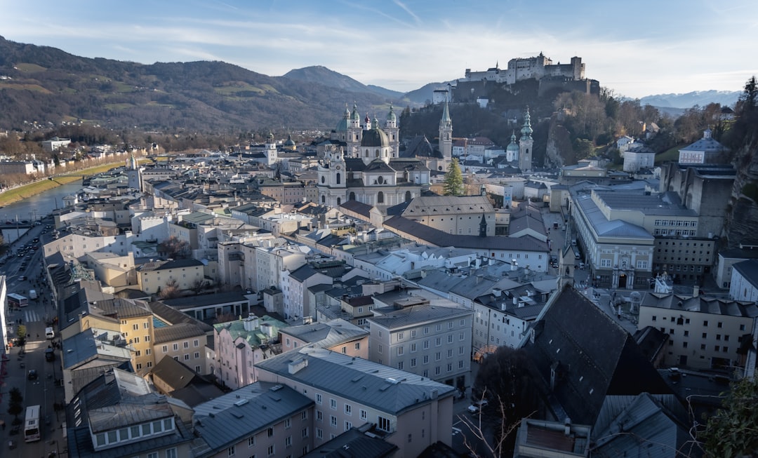 Getreidegasse, el bullicioso corazón de la Ciudad Vieja de Salzburgo - Salzburg | Secret World Trip Planner