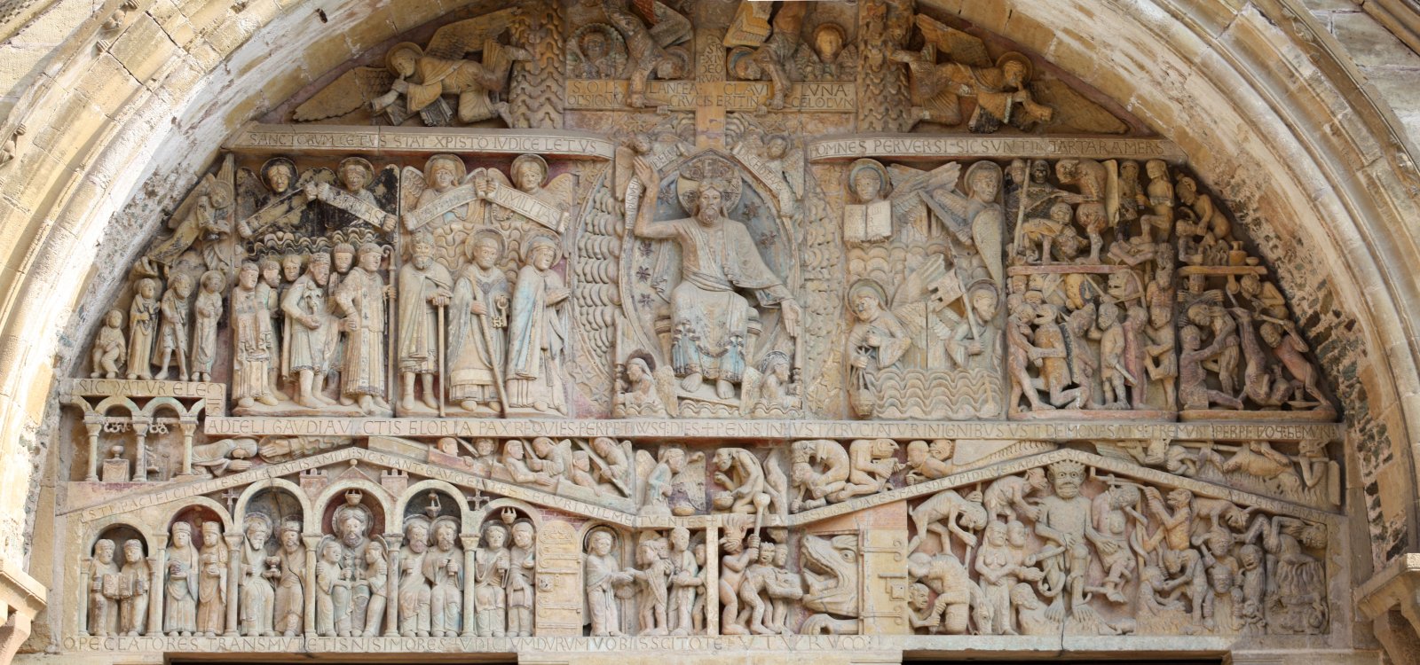 Конк, одна з найулюбленіших сіл французів - Conques | Secret World Trip Planner
