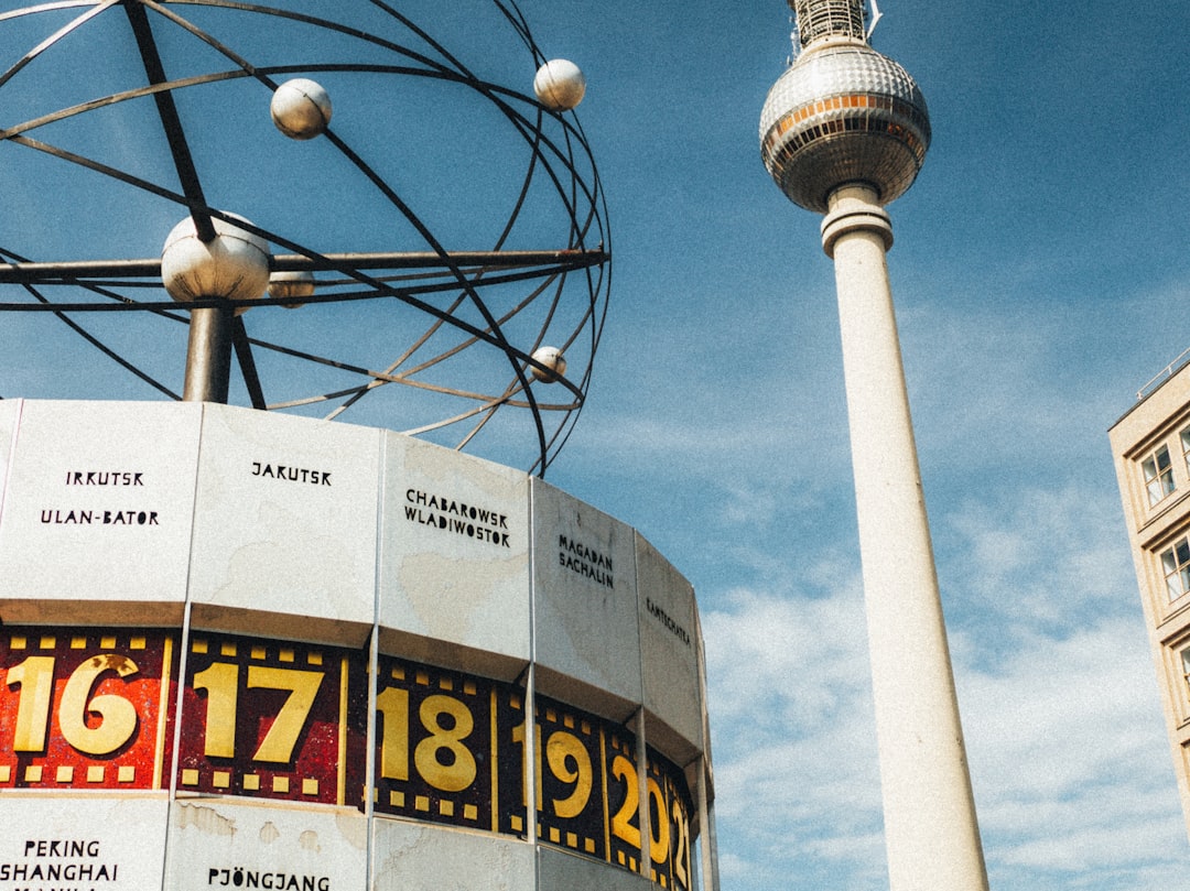 Jam Dunia, juga dikenal sebagai jam Dunia Urania - Berlin | Secret World Trip Planner