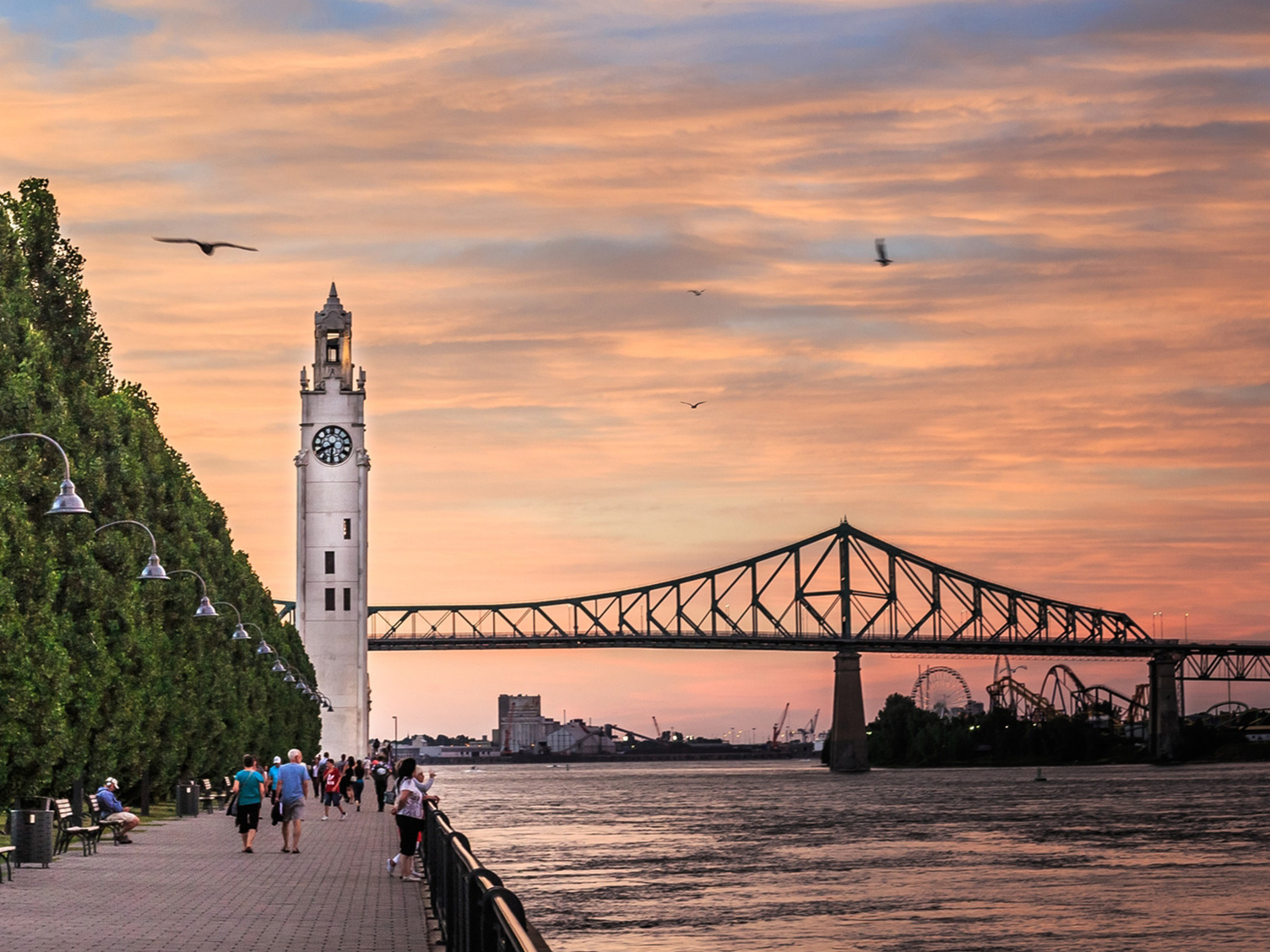 Montreal | Jam Menara - Montréal | Secret World Trip Planner