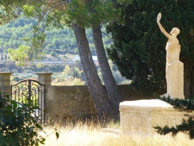 Tomba di Henry Bataille - Moux | Secret World Trip Planner