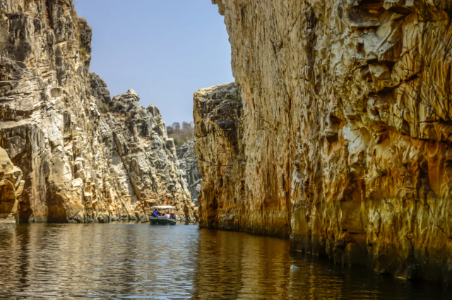 The marble rock gorges in Jabalpur  — Bhedaghat