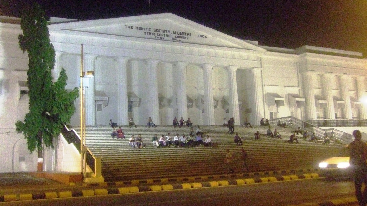 Town Hall -Mumbai : A stunning neoclassical Building - Mumbai | Secret World Trip Planner