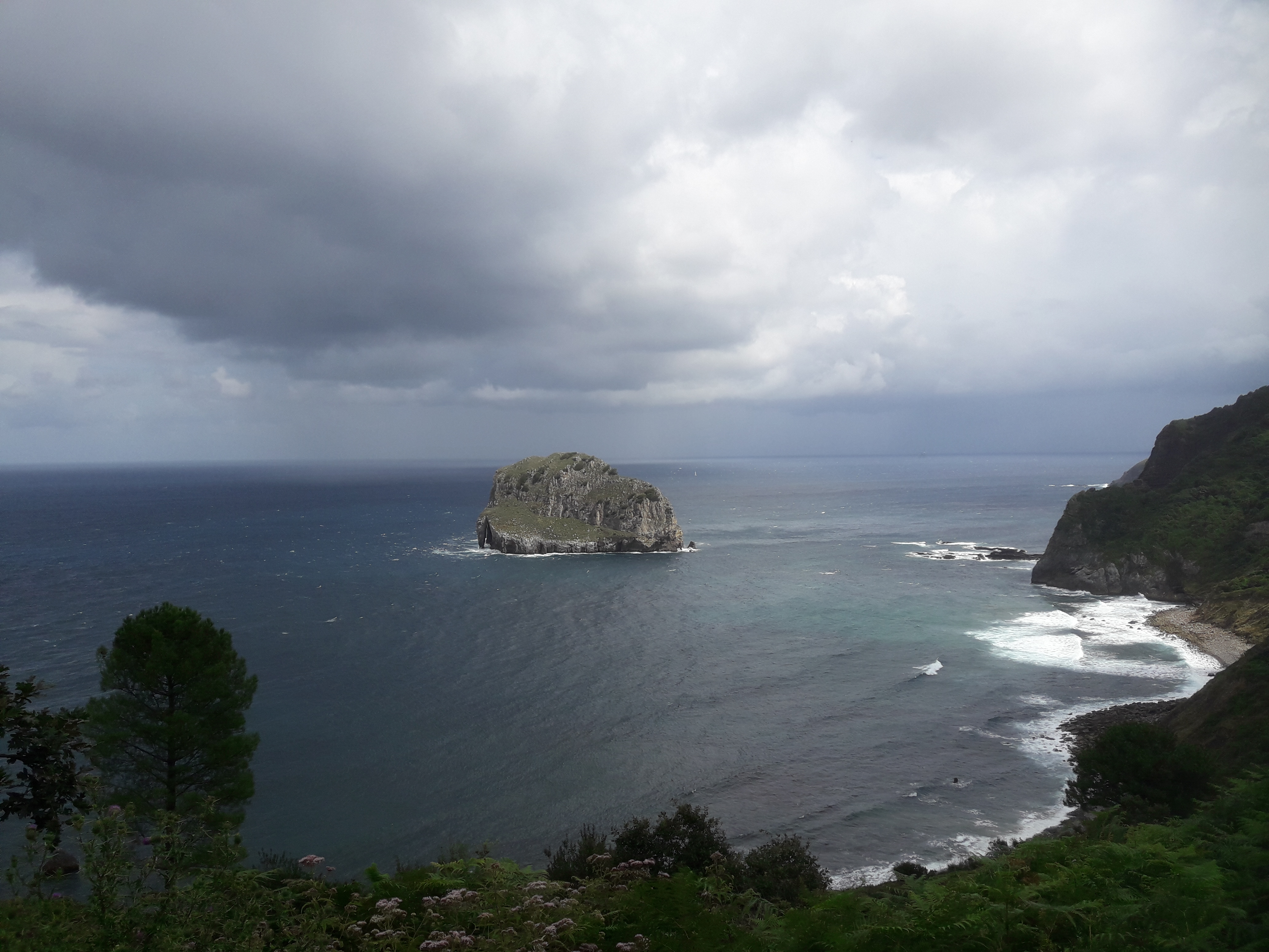 España | Isla Aketx Bow - Aketx | Secret World Trip Planner