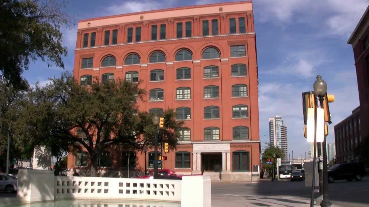 Sestā stāva Muzejs Dealey Plaza Dallasā - Dallas | Secret World Trip Planner