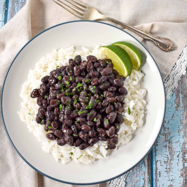 Alubias y arroz - L'Avana | Secret World Trip Planner