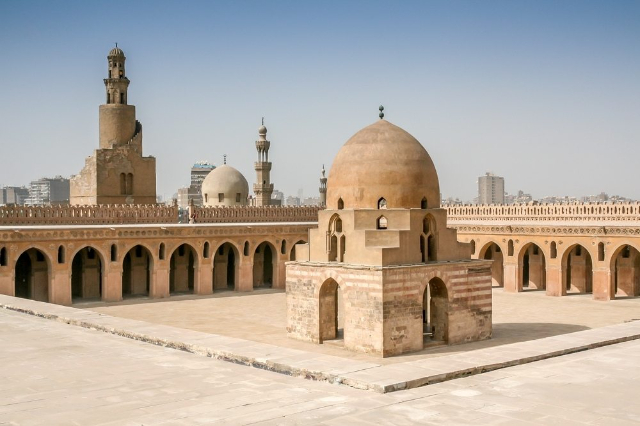 La Moschea di Ibn Tulun, situata al Cairo, in Egitto, è una delle più antiche e migliori moschee del mondo. - Ibn Tulun Mosque | Secret World Trip Planner