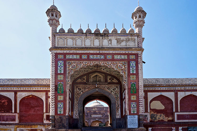 La Moschea Shahi — Chiniot