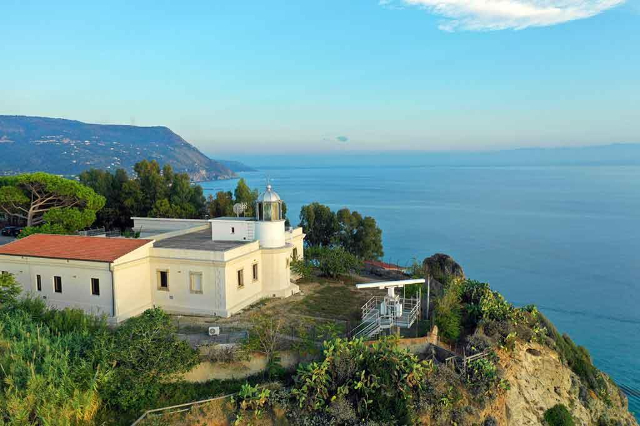 Le phare de Capo Vaticano - San Nicolò | Secret World Trip Planner
