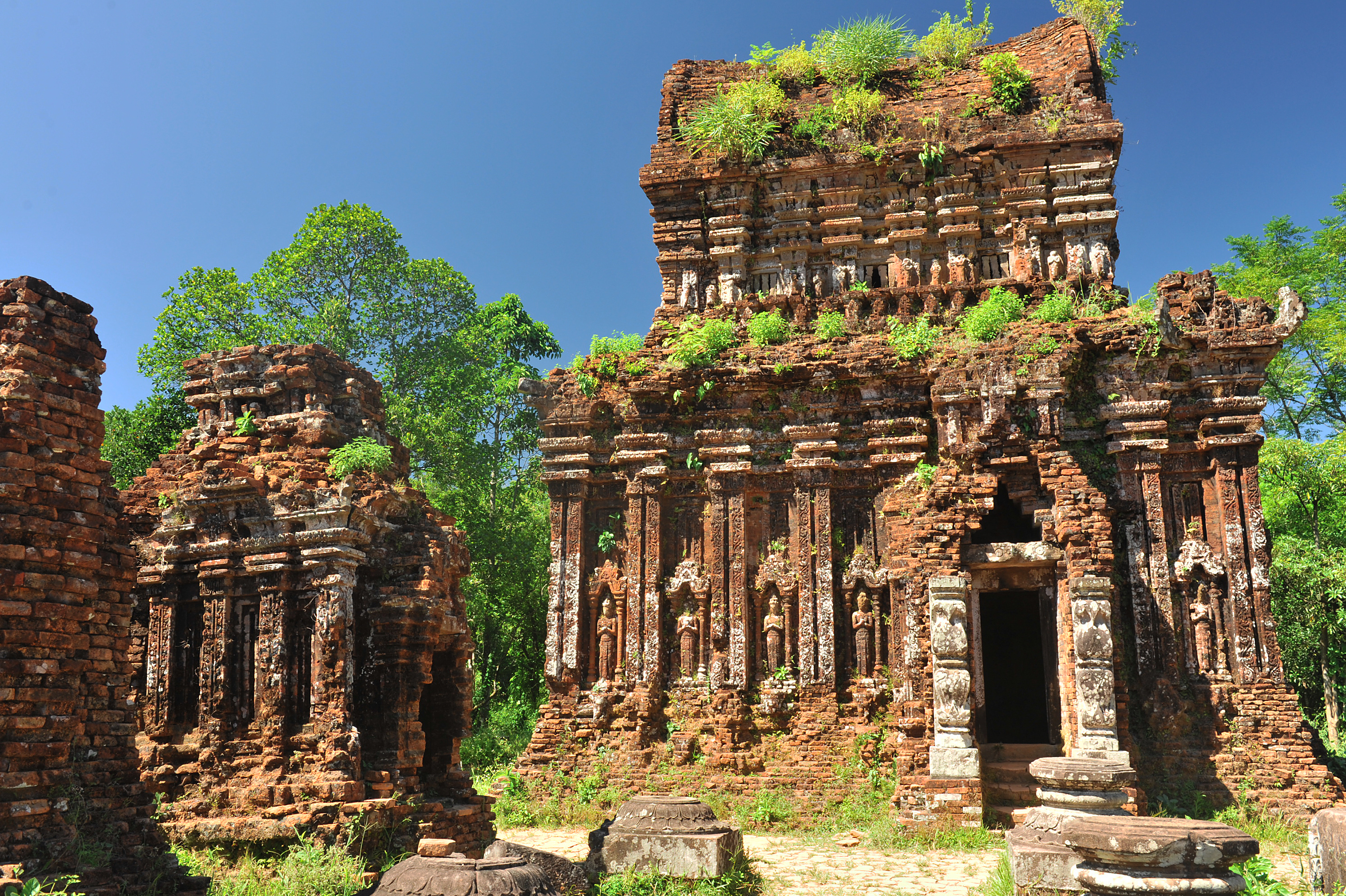 Mỹ Sơn es un grupo de aproximadamente 70 templos hindúes — Duy Xuyên