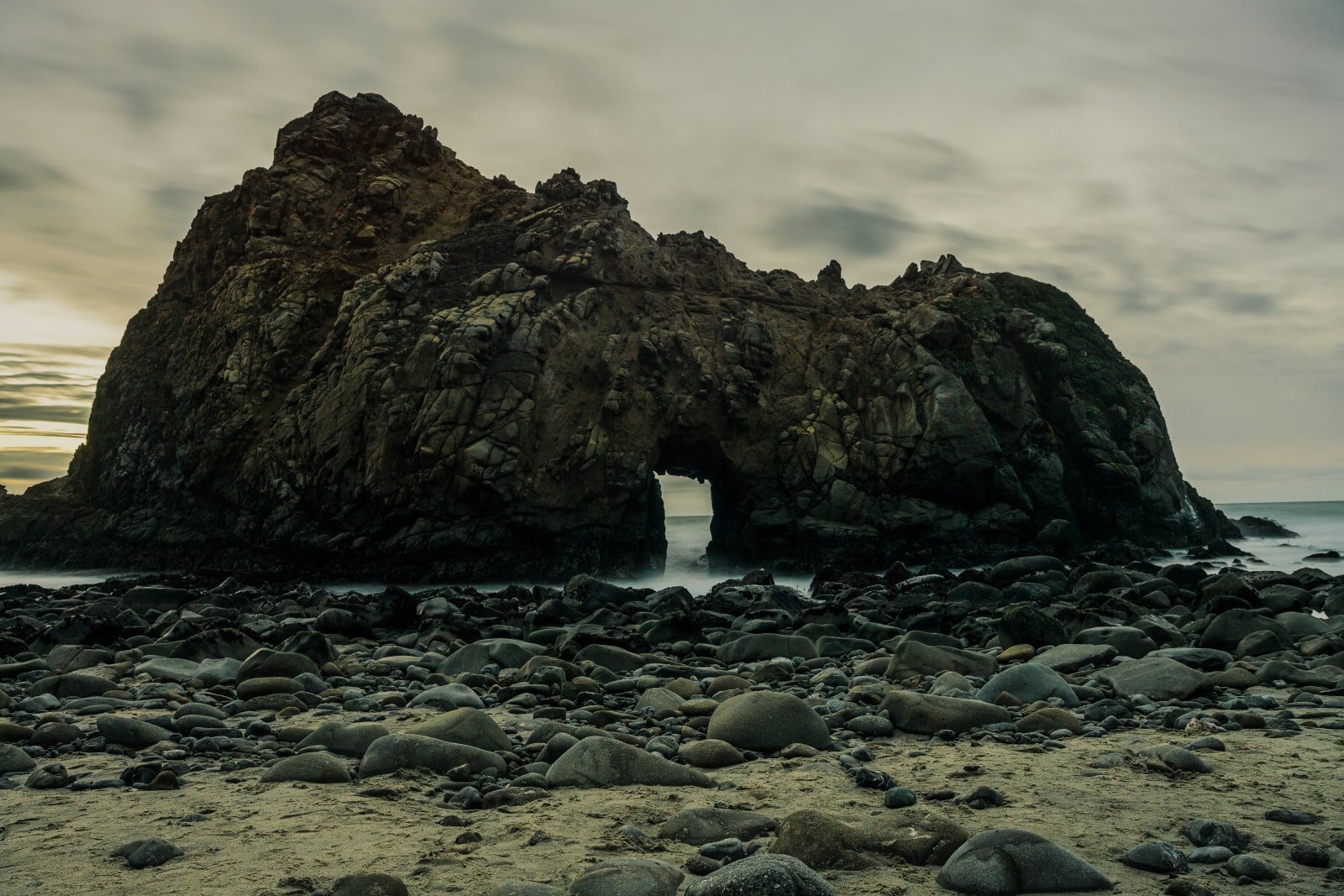 The Pfeiffer Keyhole Rock - Pfeiffer Beach | Secret World Trip Planner
