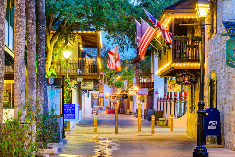 Antigüedades, atracciones históricas en St. George Street — St. Augustine