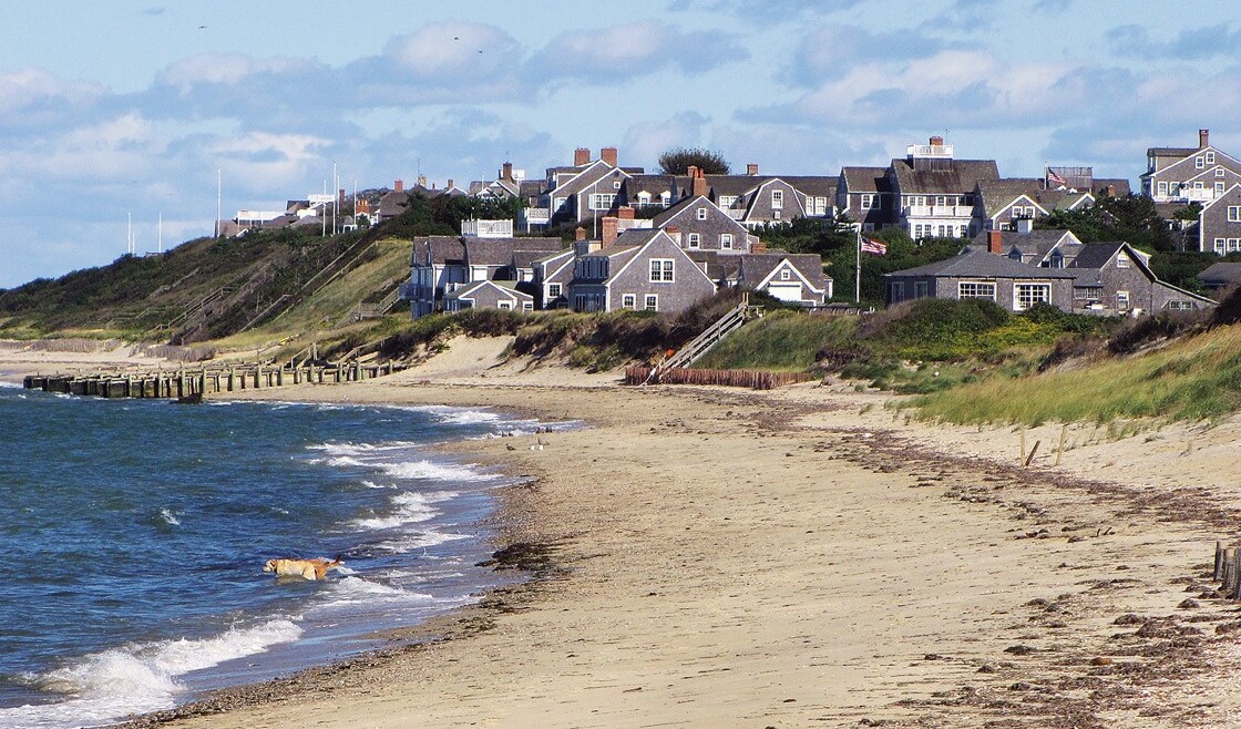 Nantucket: cobbled alleyways and romantic cliffs — Nantucket