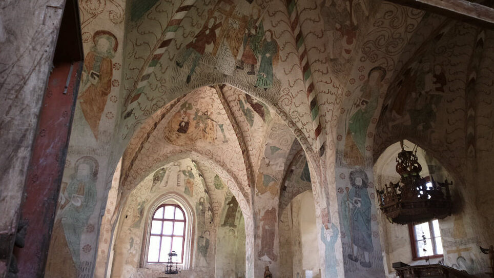 Chiesa di Hattula: uno degli edifici in mattoni più antichi della Finlandia — Heliga korsets kyrka