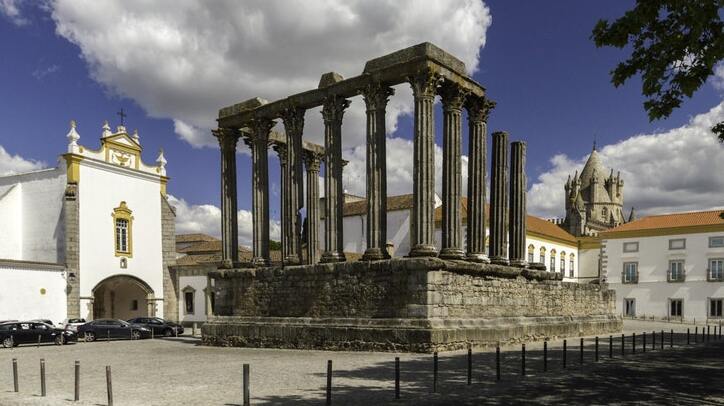 အ Templo romanoႏÉvora - Évora | Secret World Trip Planner