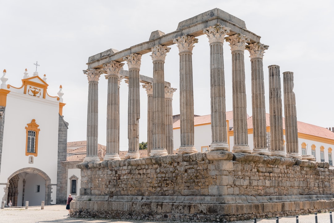 အ Templo romanoႏÉvora - Évora | Secret World Trip Planner