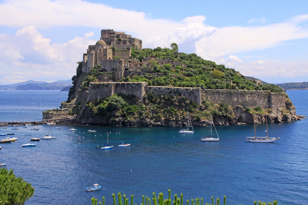 El afloramiento volcánico de Ischia - Isola d'Ischia | Secret World Trip Planner