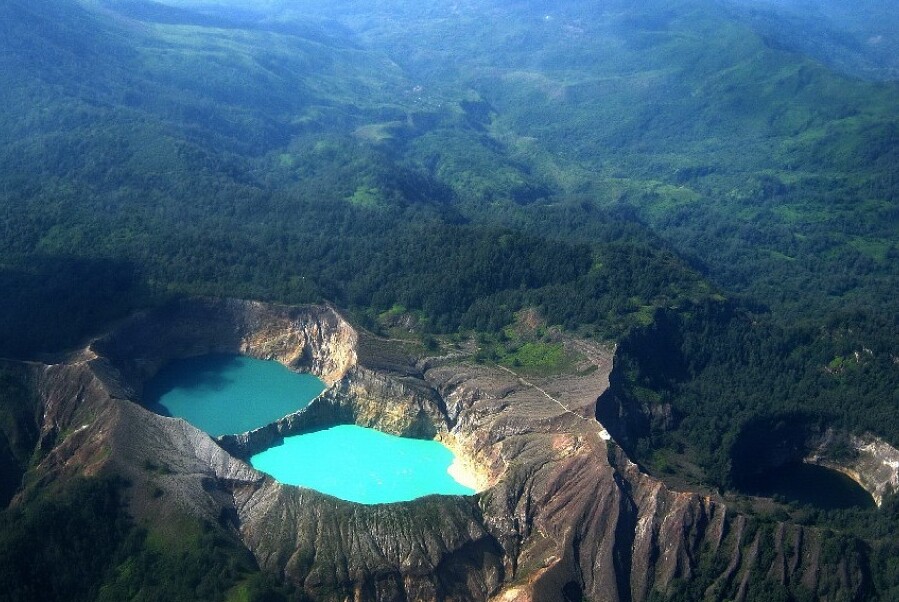 Kelimutu, un pequeño volcán en la Isla de Flores de Indonesia — Ende Regency