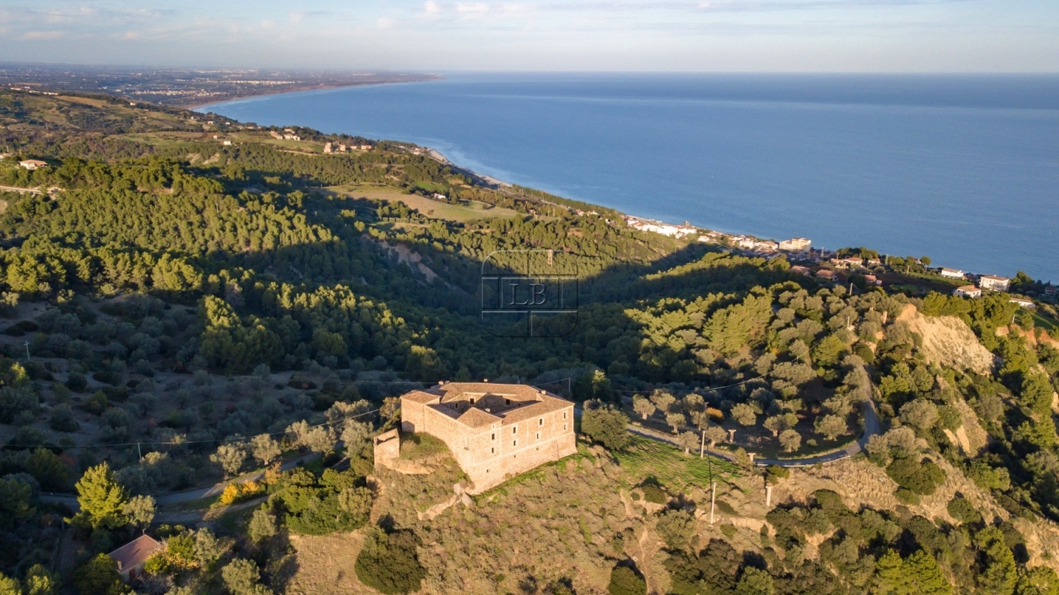 El castillo de Monte Giordano: un salto a la historia - Montegiordano | Secret World Trip Planner