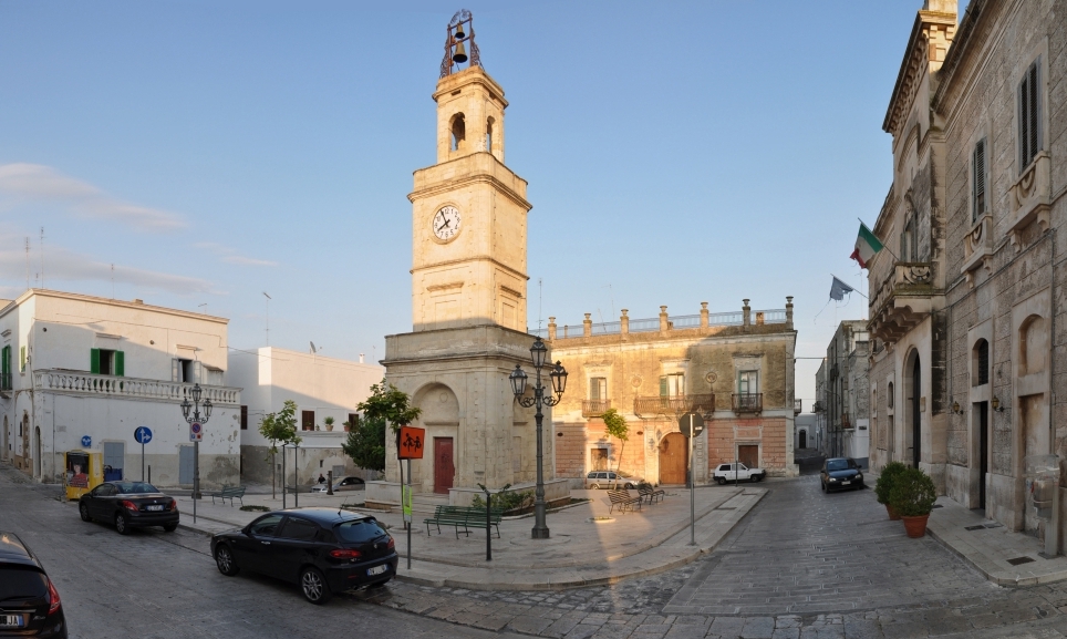 Ginosa y Plaza Orologio - Ginosa | Secret World Trip Planner