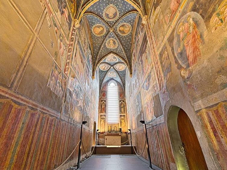 La Iglesia Dominicana de Bolzano con el claustro adyacente se encuentra en la plaza - Bolzano | Secret World Trip Planner
