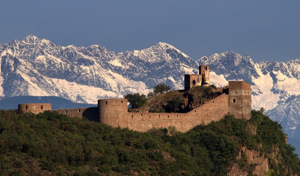 Bolzano agus an Firmiano Caisleán - Bolzano | Secret World Trip Planner