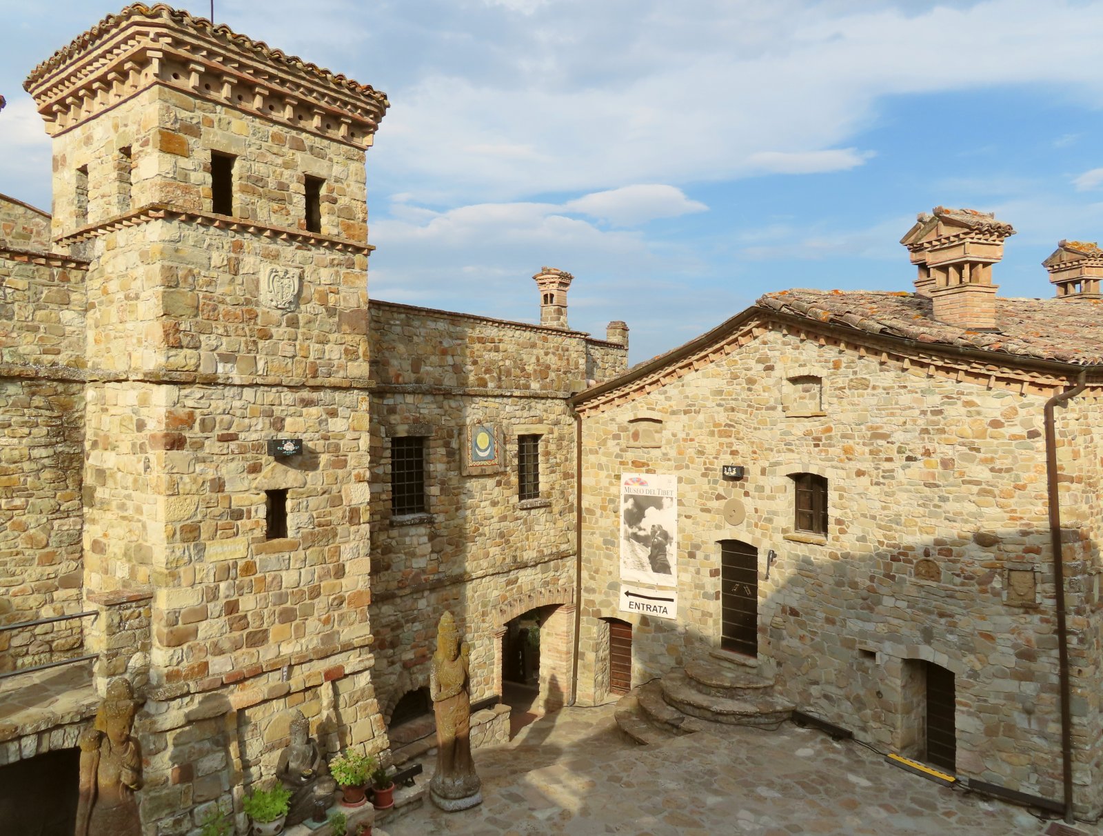 Votigno di Canossa ואת המקדש בודהיסטי הקטן - Votigno di Canossa | Secret World Trip Planner
